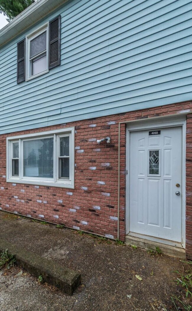 Interior Photo - 406 E 20th