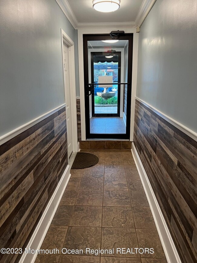 Building Photo - 304 4th Ave