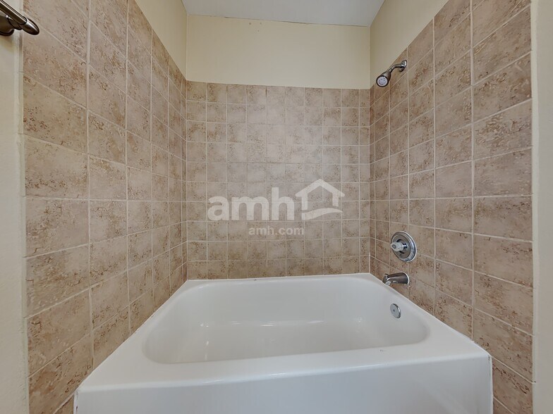 Building Photo - 288 Vallarte Dr
