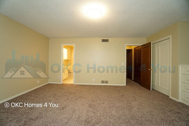 Building Photo - Townhouse with 3 beds and 3 baths!