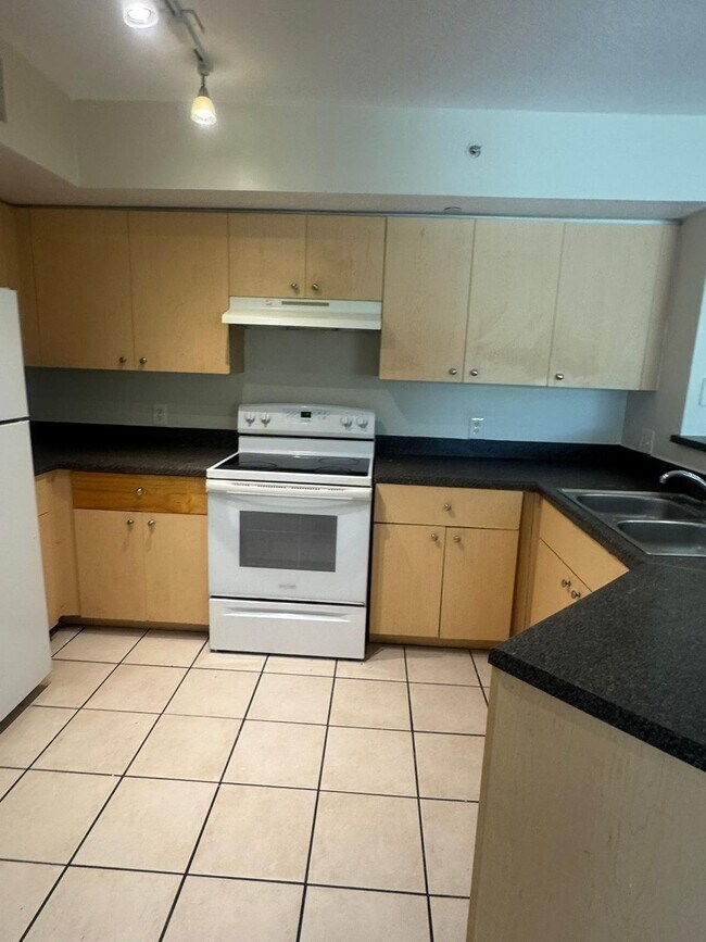 Building Photo - 4041 San Marino Blvd