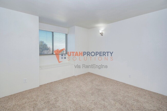 Building Photo - 1180 S Foothill Dr