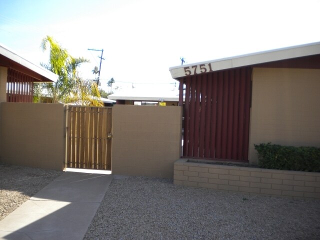 Building Photo - 5751 E Thomas Rd