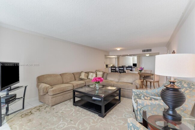 Building Photo - 2100 S Ocean Ln