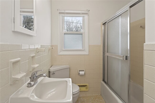 Building Photo - 14 Kingswood Dr