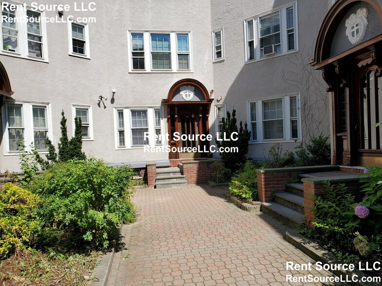 Building Photo - 156 Magazine St