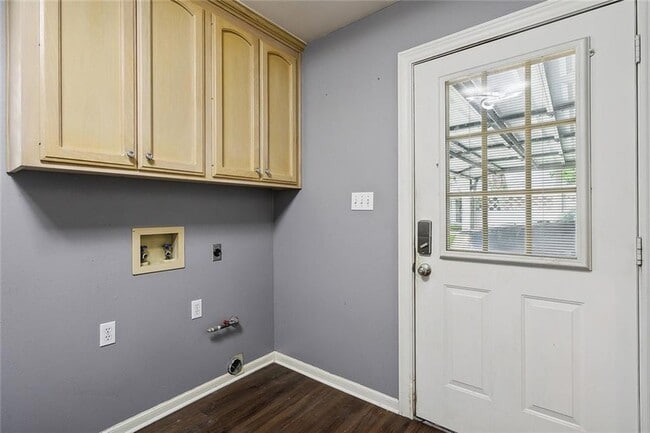 Building Photo - 658 Pierce Dr