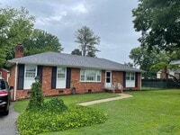 Building Photo - Adorable 3 bdrm/1.5 bath House Conveniently Located in Mechanicsville Near Cold Harbor!