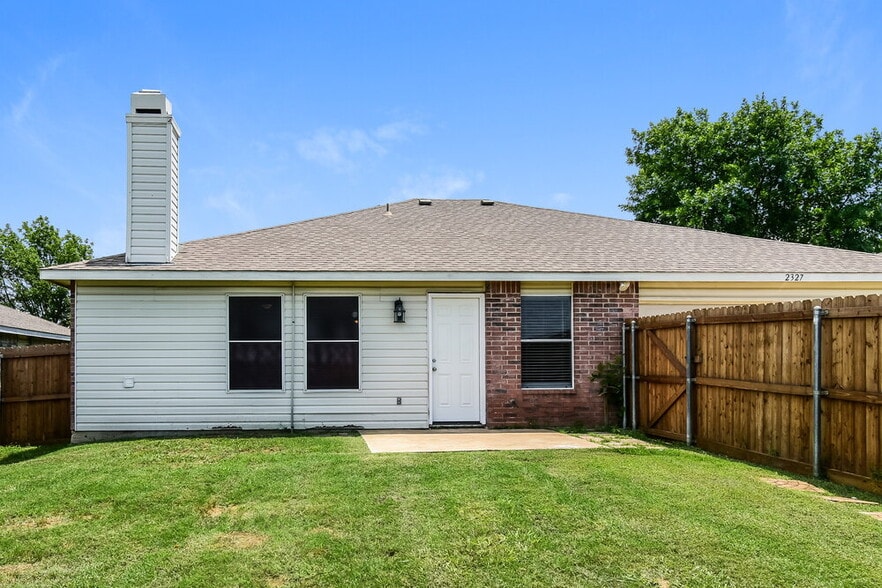 Building Photo - 2327 Graystone Dr