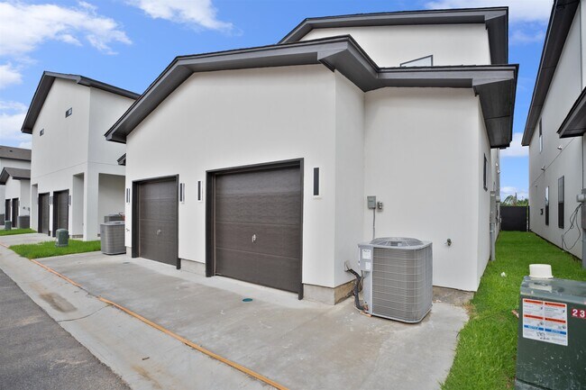Building Photo - 8218 Casa Verde Rd