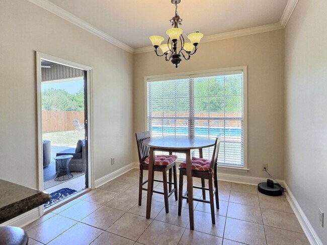 Building Photo - 4 Bed, 2 Full Bath Home w/ In-Ground Pool in Desirable Lake Forest!