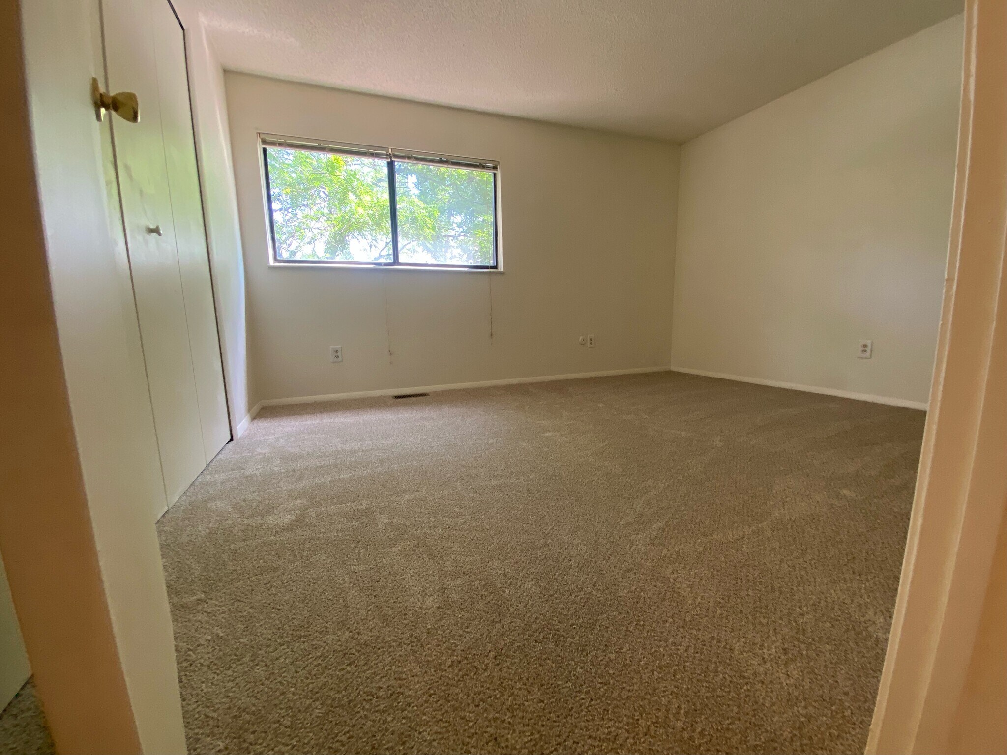 Building Photo - 96 Lancelot Ln