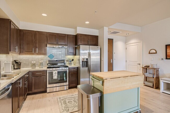 Building Photo - Modern 1 BDR in Peloton - Ground Floor - Full Accessible