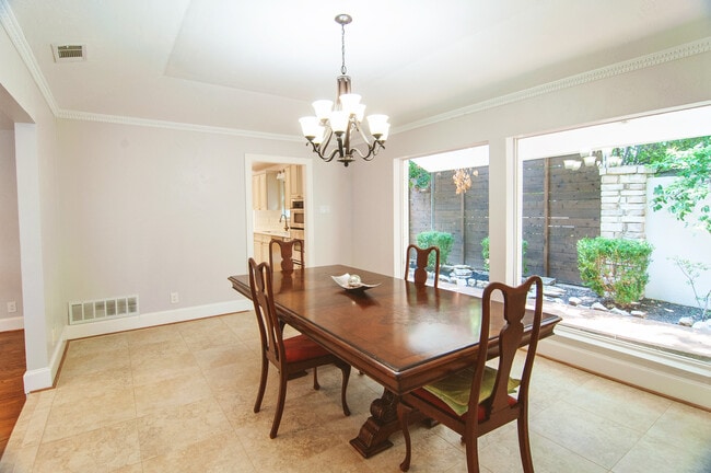 Building Photo - 6940 Brookshire Dr