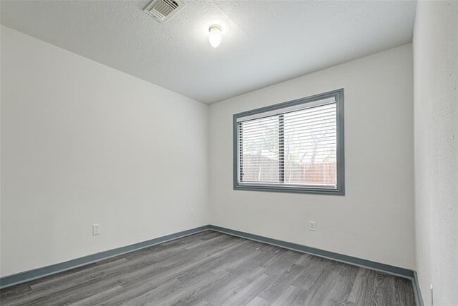 Building Photo - 940 Somercotes Ln