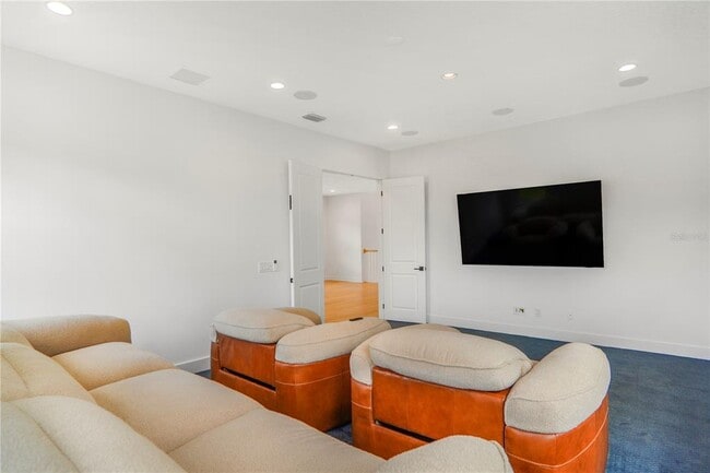 Building Photo - 15023 Pendio Dr