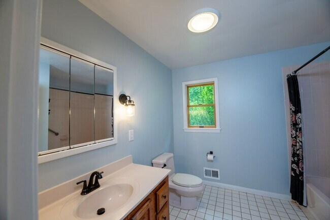 Building Photo - 5 Arrowood Ln