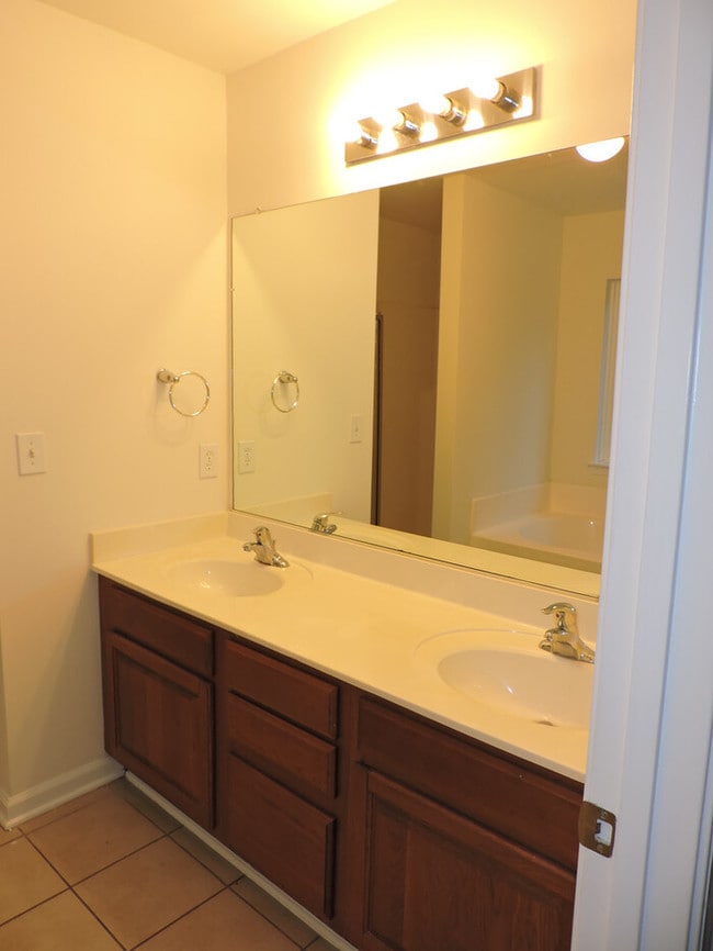 Building Photo - Grand Oaks Preserve