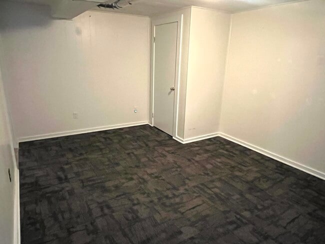 Building Photo - 275 Oak St