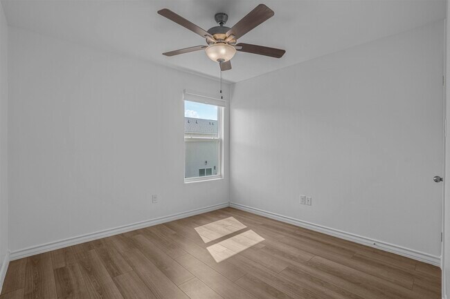 Building Photo - 9916 Bijan Dr