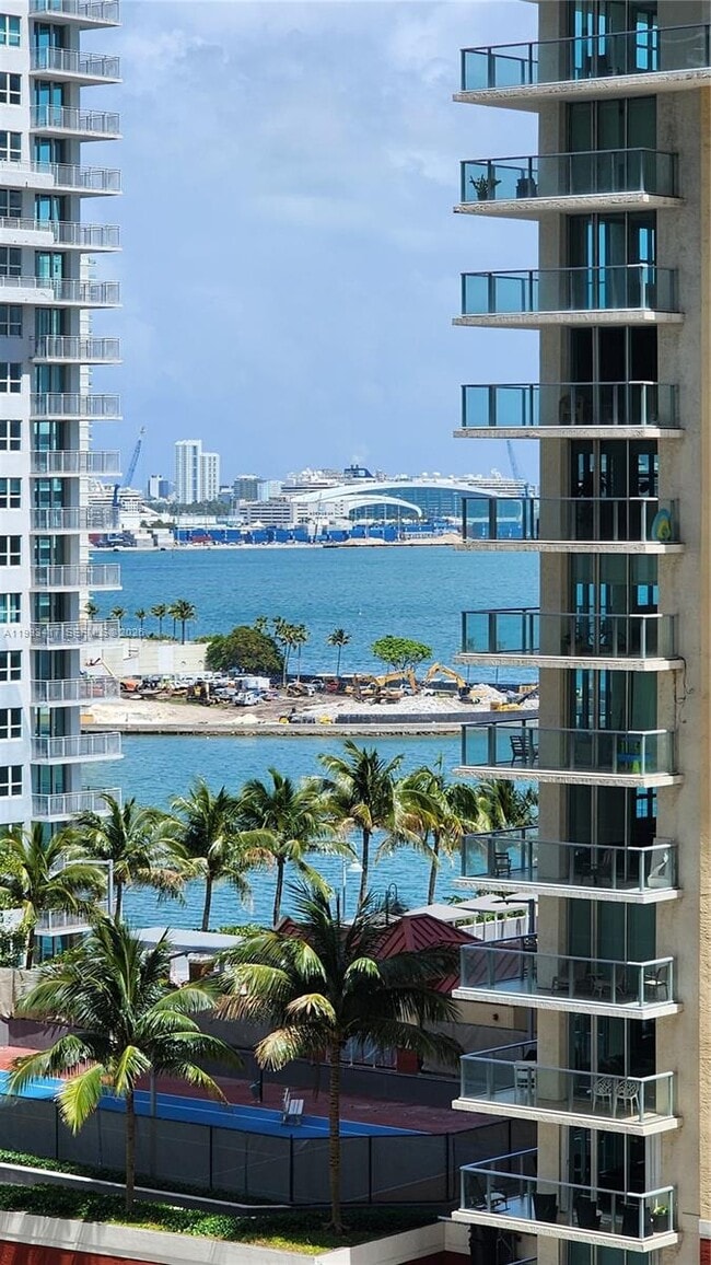 Building Photo - 1200 Brickell Bay Dr