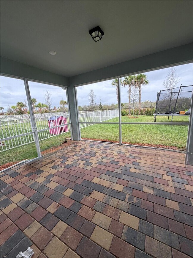 Building Photo - 12251 SW Periwinkle Ct