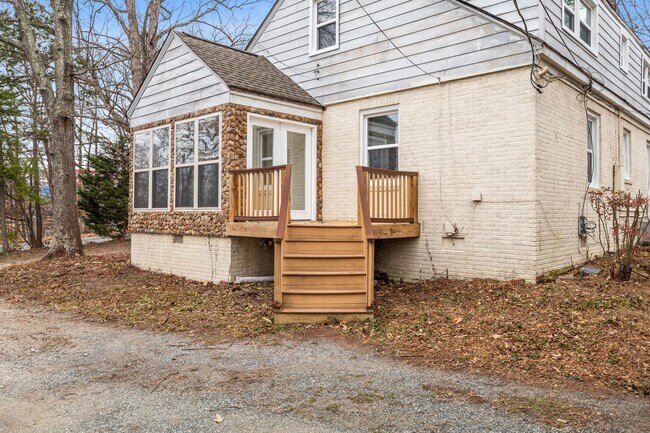 Building Photo - Brick home, Two Story, Hardwoods, DR, 2 Sun Rooms, FP, Carport!.