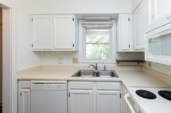 Building Photo - 5541 Kaplan Dr