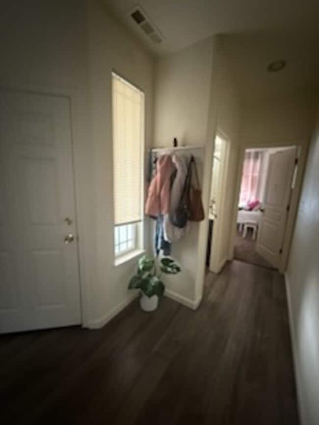 Building Photo - Beautiful Northridge Home