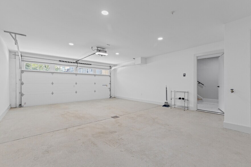 Building Photo - 5135 5th Ave