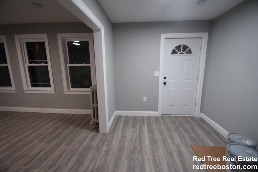 Building Photo - 159 Hillside St