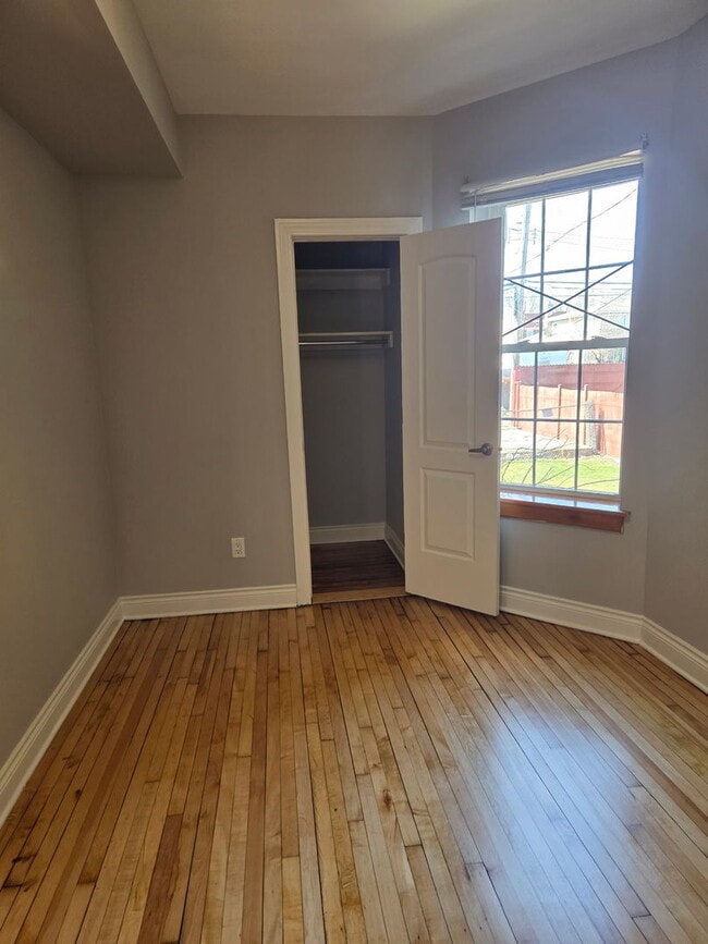 Building Photo - 844 N Harding Ave