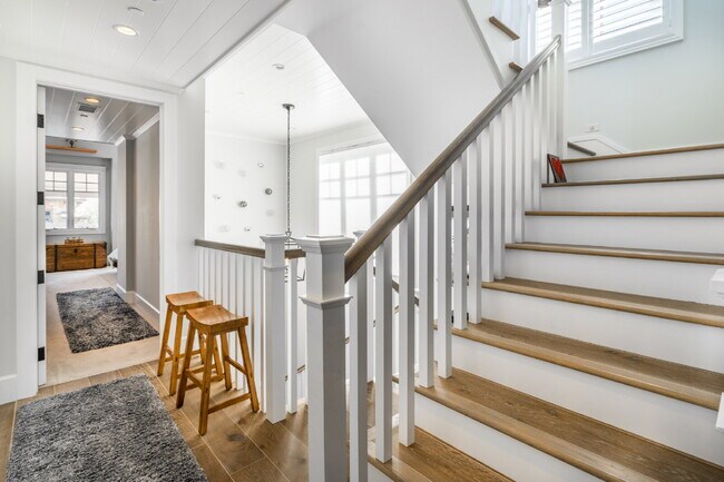 Building Photo - California Coastal Awaits: Luxurious Custom 3-Bedroom Home with Marble Touches on Balboa Island