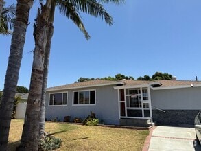 Building Photo - 3 BEDROOM 1.5 BATH HOUSE