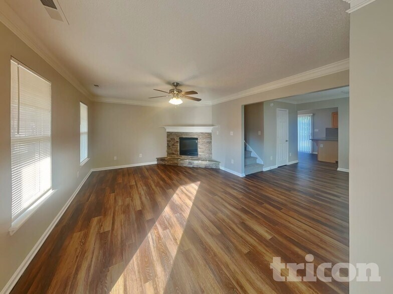 Building Photo - 445 Amir Cir