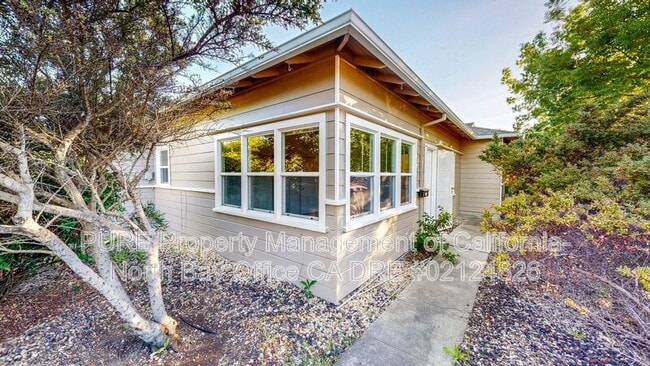Building Photo - 1430 Sonoma Ave