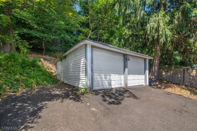 Building Photo - 151 Mt Kemble Ave