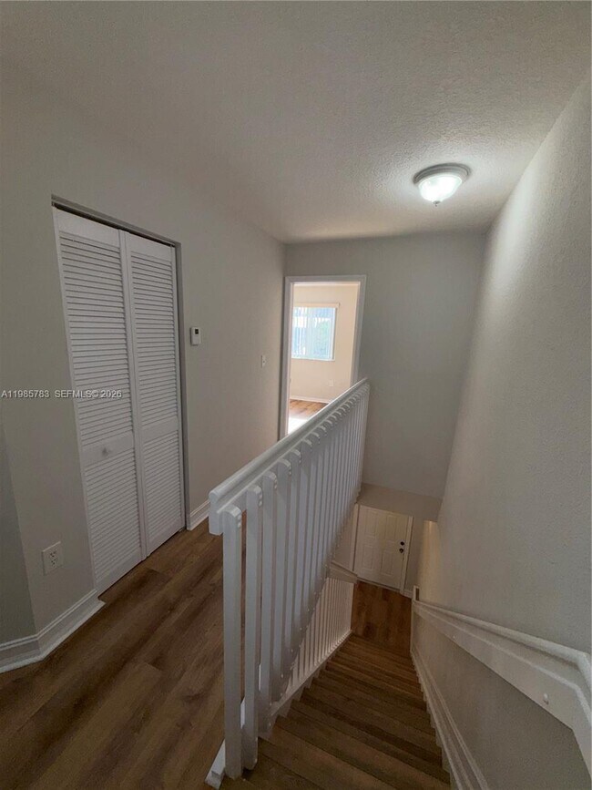 Building Photo - 15750 SW 92nd Ave