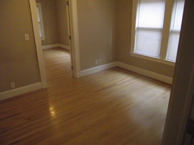 Living Room - 831 King St