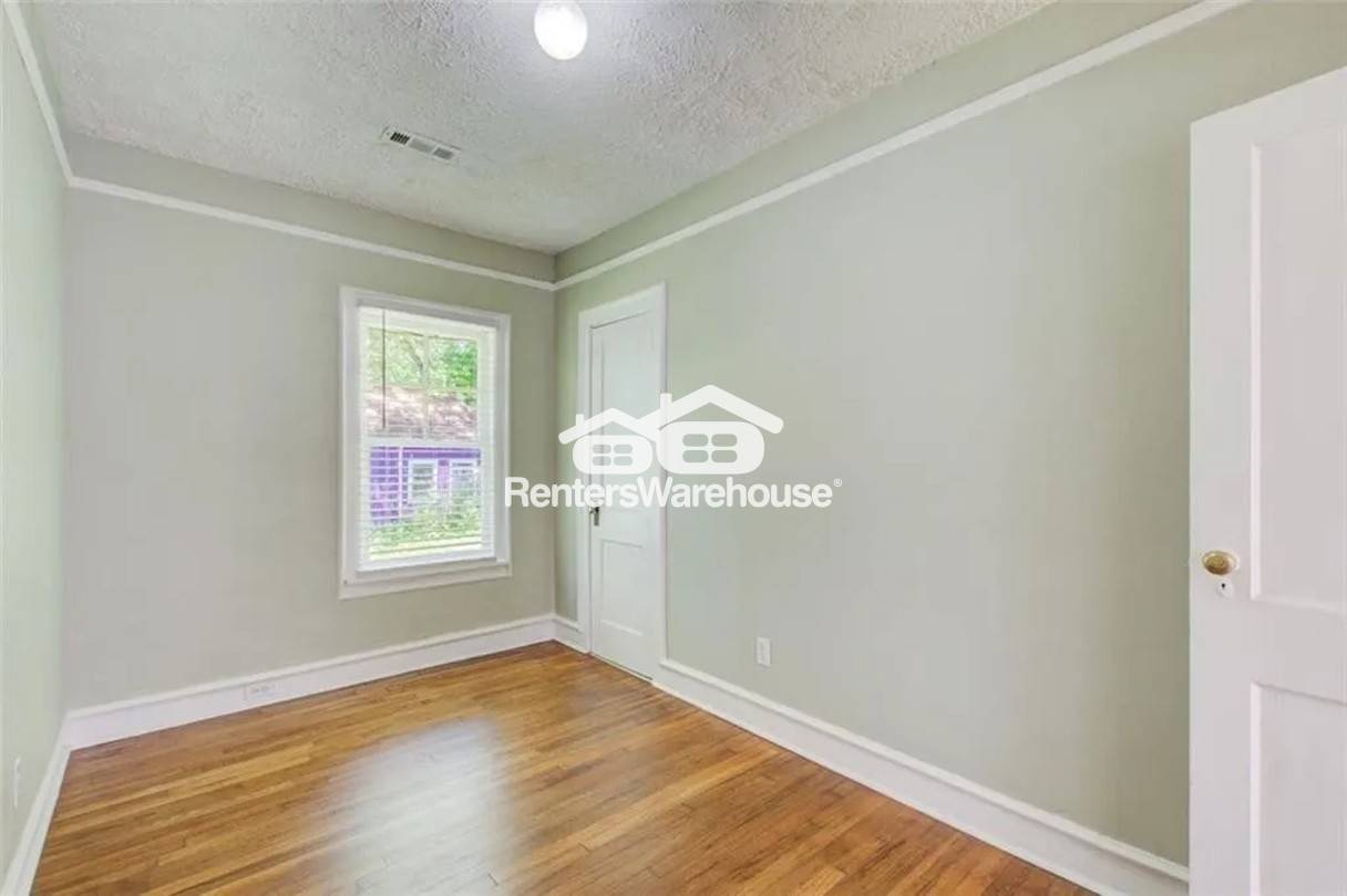 Building Photo - 875 White St SW