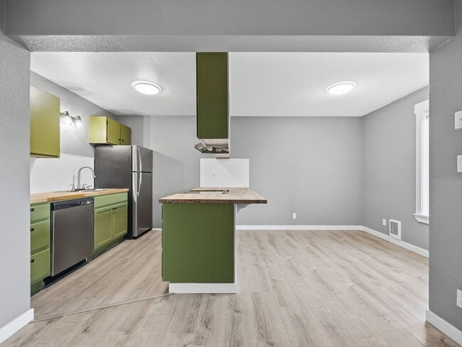 Building Photo - 336 NE Skipanon Dr