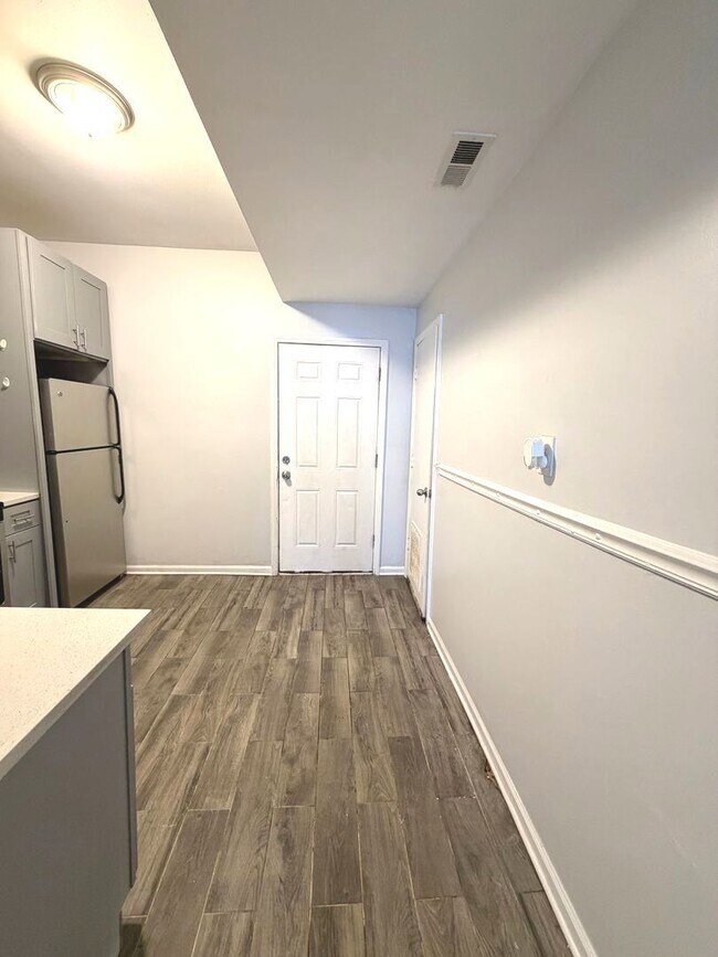 Building Photo - 7224 S St Lawrence Ave