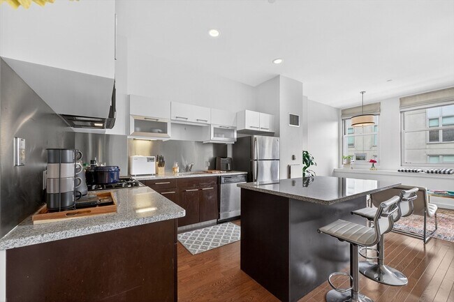 Building Photo - 88 Kingston St