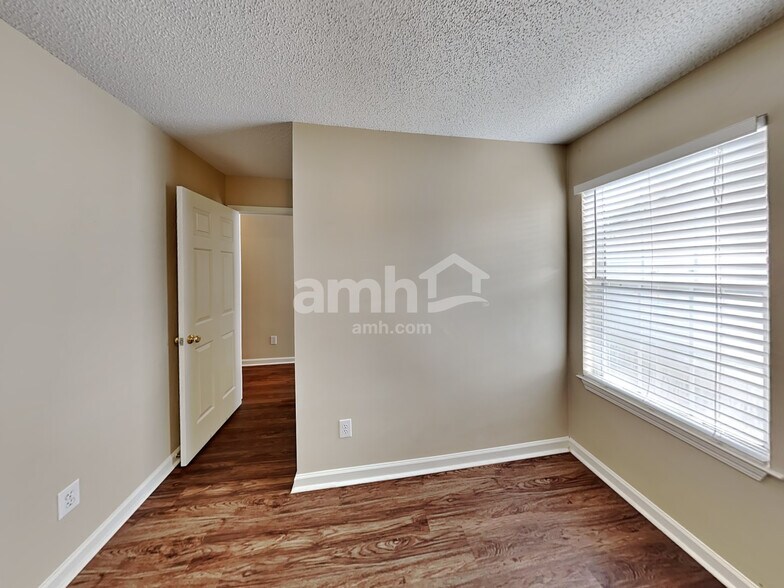 Building Photo - 3826 Tidewater Way NW
