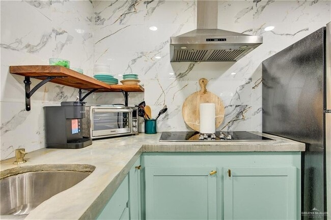 Building Photo - 600 E Bell Ave