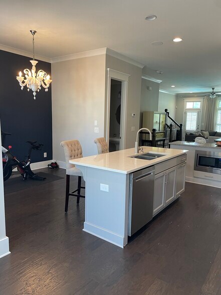 Building Photo - 2425 Gatebury Cir