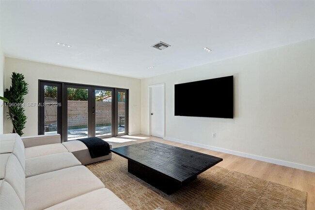 Building Photo - 6246 SW 10th St