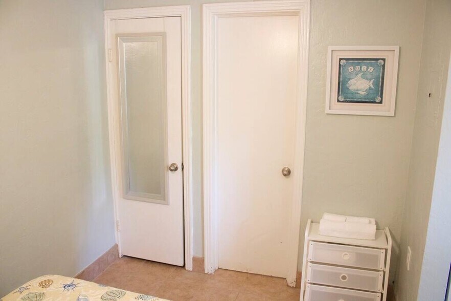 Building Photo - 5009 TANGERINE AVE S