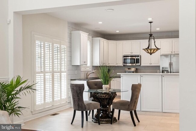 Building Photo - 730 Crisfield Way