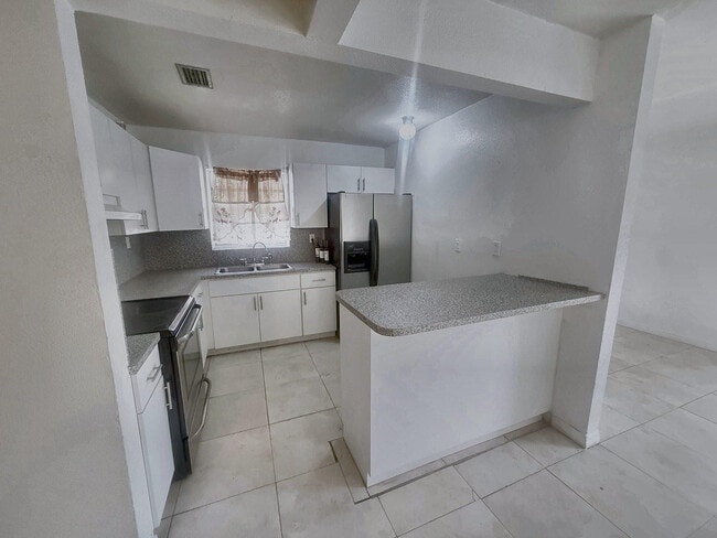 Building Photo - 1728 NW 114th St